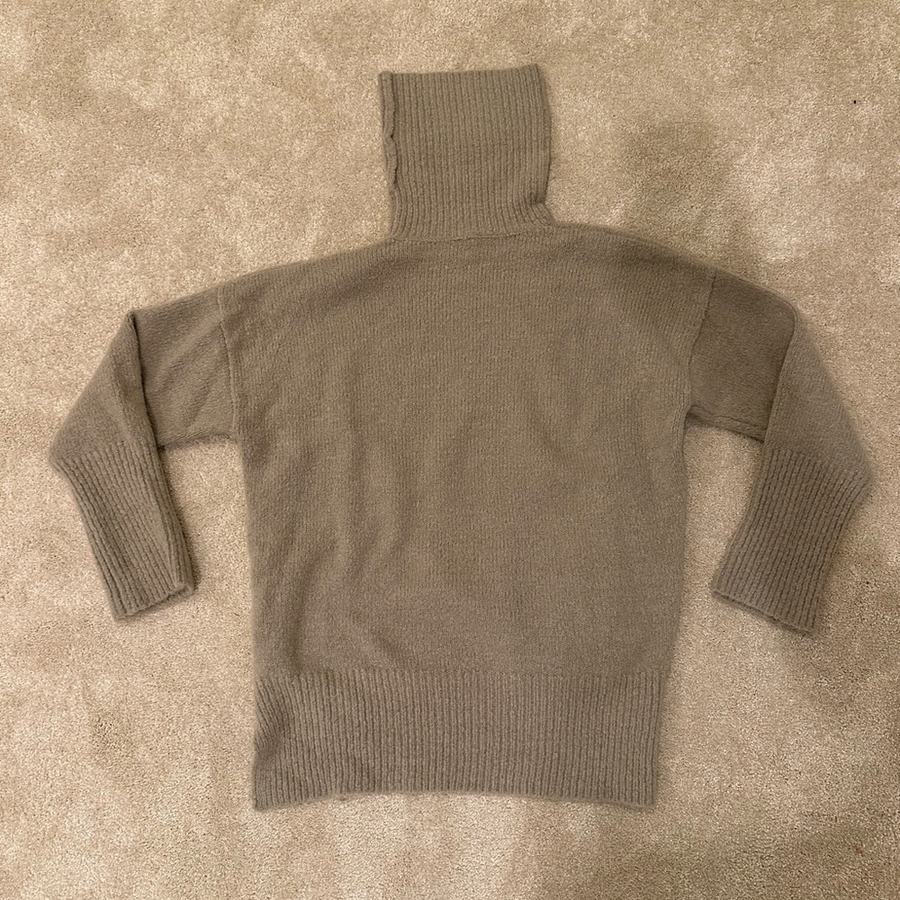 oversized turtleneck sweater - Picture 2 of 2